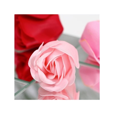 Мыльные розочки цветных оттенков и золотая роза, набор