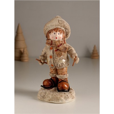 Фигурка полистоун «Малыш в вязаном наряде на мини-лыжах», 8.5×8×17.5 см