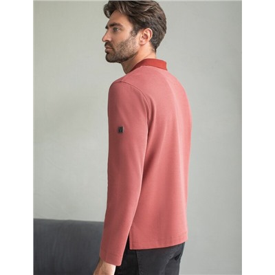 Лонгслив из мягкого фактурного трикотажа с плетеным воротником поло на молнии