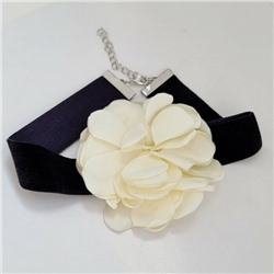 Чокер-колье "Цветок" из ткани, цвет белый молочный, арт.032.442