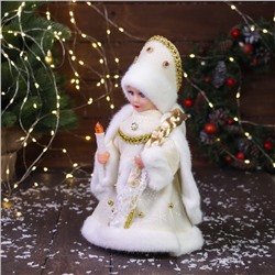 Снегурочка под ёлку «Зимнее волшебство. В шубке с бусинками и в кокошнике» двигается, с подсветкой, 30 см, золото