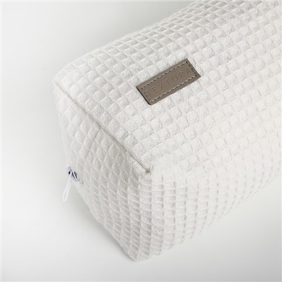 Косметичка женская на молнии TEXTURA, объёмная, большая, мягкая, белая