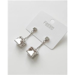 Стильные серьги