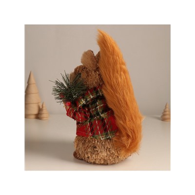 Фигурка новогодняя «Белочка в зимнем пальто», 21.5×13×12 см