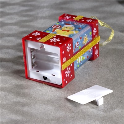 Светодиодная фигура «Красный подарок с пряником» 6.3×11.5×6.3 см, пластик, батарейки АААх3 (не в комплекте), эффект пламени