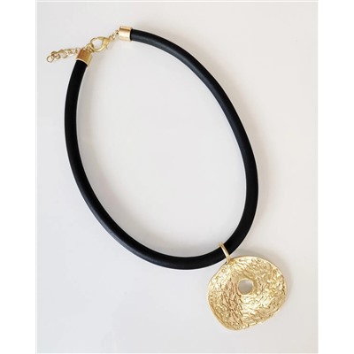 Кулон на шнурке