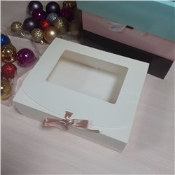 Подарочная коробка белая 24х20х7см