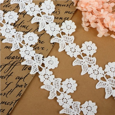 Кружево гипюровое, 50 мм, 14±1 м, белое