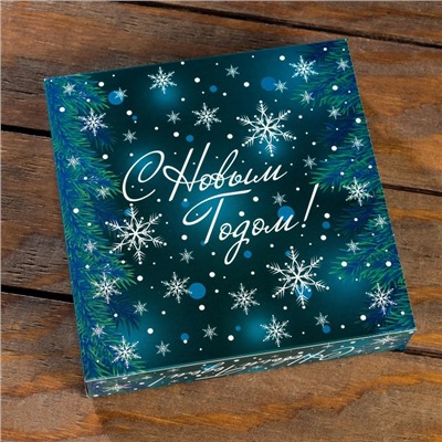 Коробка под 8 конфет + шоколад, с окном, «Снежинки»,17.7×17.85×3.85 см