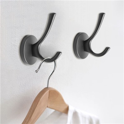 Крючок мебельный CAPPIO STRONG, двухрожковый, цвет черный