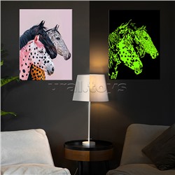 Картина по номерам 40х50 "Трио лошадиных контрастов" со светящейся краской (19 цветов)