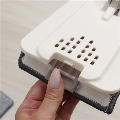 Швабра с отжимом и ведро Доляна: ведро с отсеками для полоскания и отжима 9.3 л, швабра плоская, запасная насадка из микрофибры