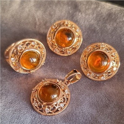 Комплект ювелирная бижутерия коллекция  "Дубай", серьги, кольцо и кулон, покрытие: позолота, вставка: иск. янтарь, р-р. 18, арт. 314.462-18