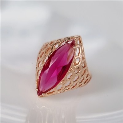 Кольцо 19 р коллекция Дубайское золото, покрытие позолота, вставка: крупный фианит, цвет: малиновый, арт.314.744-19