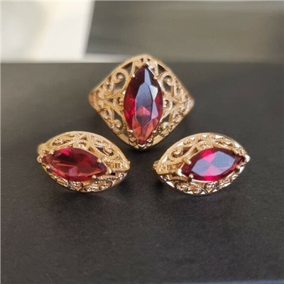 Комплект ювелирной бижутерии коллекция "Дубай" серьги и кольцо, покрытие: позолота, вставка: камень, цвет: красный, р-р 19,5, 7602, арт.216.361-19,5