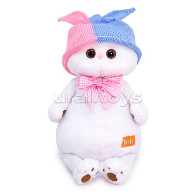 Кошка Ли-Ли в двухцветной шапке