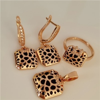 Комплект ювелирной бижутерии коллекция "Дубай" серьги, кулон и кольцо 20 р, покрытие позолота, вставка: эмаль и цирконы, цвет: черный и прозрачный, арт.414.064-20