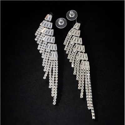 Серьги бижутерия висячие вечерние с камнями, цвет: серебристый и прозрачный, арт.012.063