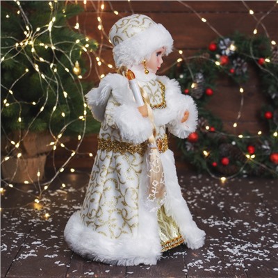 Снегурочка под ёлку «Зимнее волшебство. В шубке с орнаментом» двигается, с подсветкой, 40 см, золото