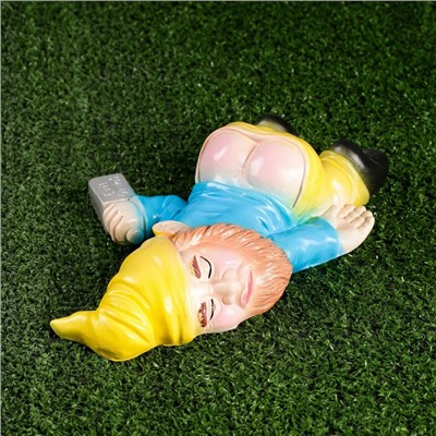 Садовая фигура из гипса «Рыжий пьяный гном», 23×16×7 см