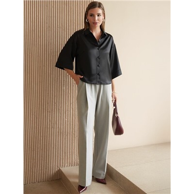 Блузка с короткими рукавами из плотного струящегося сатина