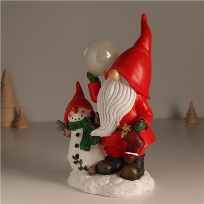 Фигурка светящаяся полистоун «Дед Мороз в красном наряде со снеговиком, с шариком», 15×10.2×23 см