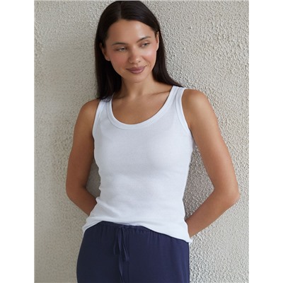 Топ с круглым вырезом из фактурного трикотажа в рубчик