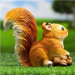 Садовая фигура из полистоуна «Белочка с орешками», 16×8.5×17 см