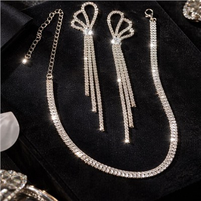 Комплект вечерней бижутерии со стразами чокер и серьги, цвет: серебристый и прозрачный, арт.012.103