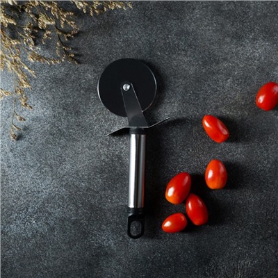 Нож для пиццы и теста Доляна «Помощник», 20 см, цвет чёрный