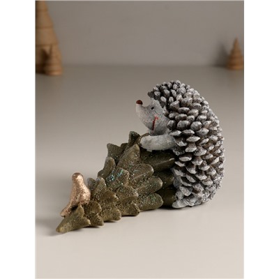 Фигурка полистоун «Ёжик несёт ёлочку с птичкой», 14.5×7×9 см