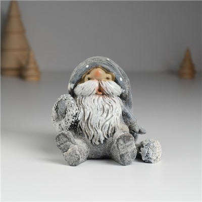 Фигурка полистоун «Гном в сером длинном колпаке с белой бородой», 8.5×7×7.2 см, МИКС