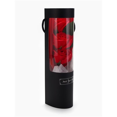 Букет из трех мыльных красных роз в колбе.