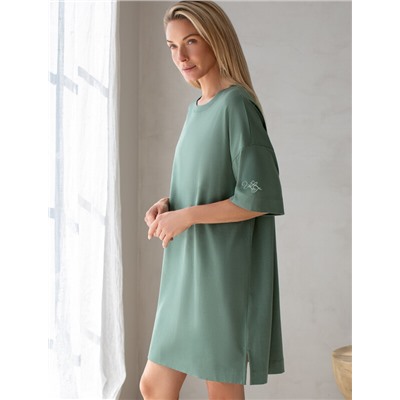 Платье из премиального хлопка с вышивкой на рукаве