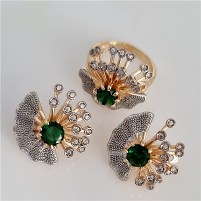 Комплект ювелирная бижутерия коллекция  "Дубай" серьги и кольцо 19 р, покрытие: позолота, вставка: фианит, цвет: зеленый и прозрачный, арт.313.110-19