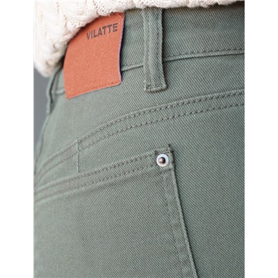 Джинсы из эластичного денима