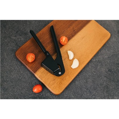 Пресс для чеснока Magistro Alum black, 16 см, цвет чёрный