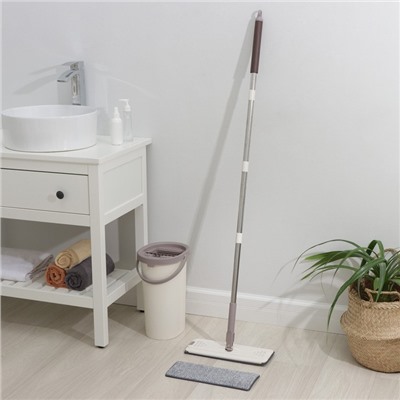 Швабра с отжимом и ведро Доляна: ведро с отсеками для полоскания и отжима 9.3 л, швабра плоская, запасная насадка из микрофибры