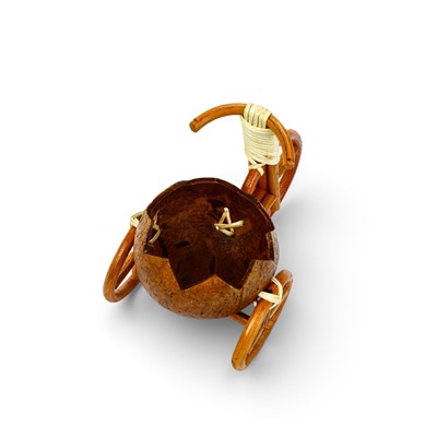 Декоративное кашпо - кокос «Велосипед резной», 20×12×17 см, деревянное