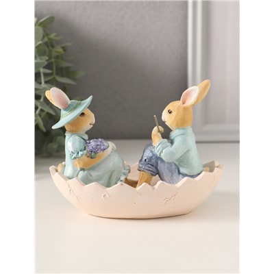 Фигурка полистоун «Парочка кроликов: свидание в лодочке», 13.5×9.5×10.5 см