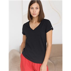 Базовая футболка из премиального хлопка с V образным вырезом