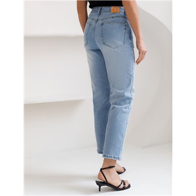 Укороченные джинсы c декоративной стиркой из эластичного плотного денима