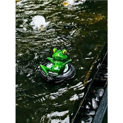 Садовая фигура из полистоуна «Лягушка лежит на шине», 14×13×9.5 см, водоплавающая