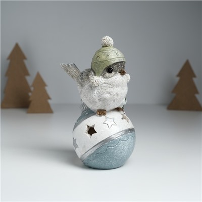 Фигурка светящаяся «Воробышек в шапке сидит на новогоднем шарике», серый, 7.6×9.5×15 см