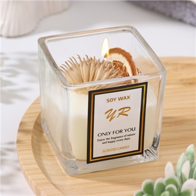 Ароматическая свеча в стакане Soy Wax, апельсин и цветок