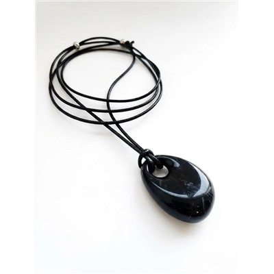 Кулон на шнурке