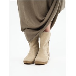 Полусапоги женские бежевые замшевые с замком на литой подошве