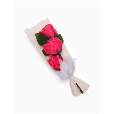 Букет из трех мыльных фуксия роз в колбе.