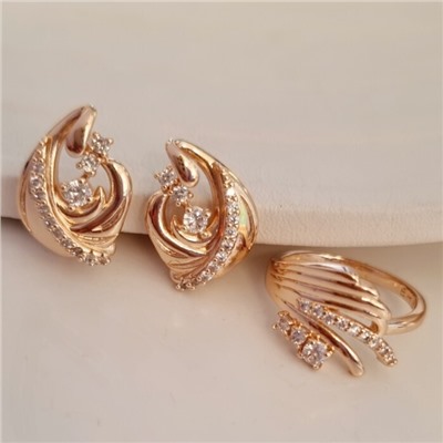 Комплект ювелирной бижутерии коллекция "Дубай" серьги и кольцо 20 р, покрытие позолота, вставка: фианиты, цвет: прозрачный, арт.314.839-20