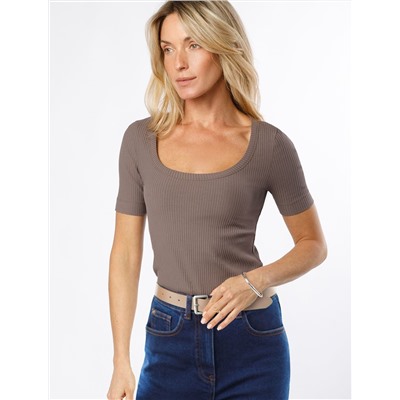 Футболка из трикотажа в широкий рубчик